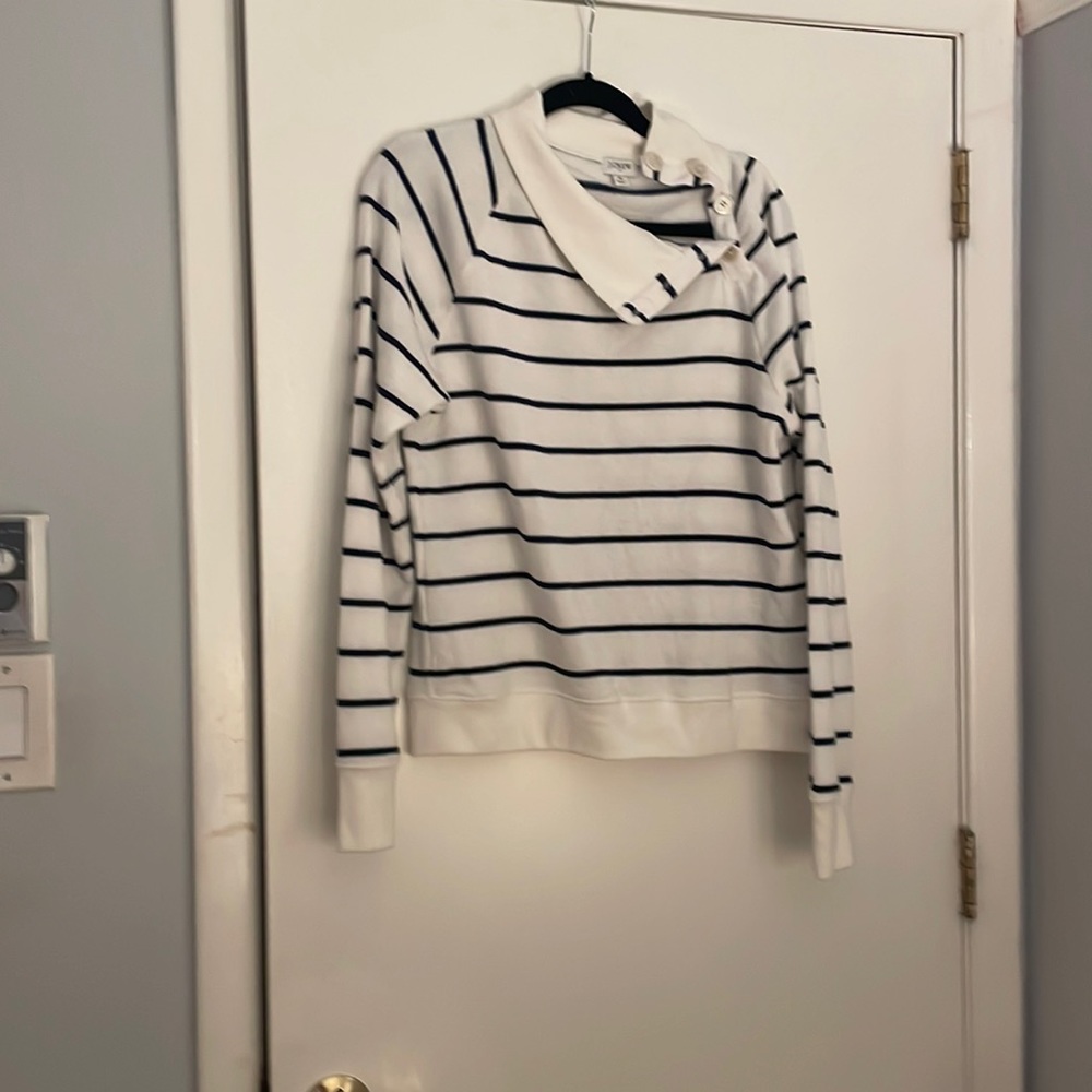 J crew crewneck w fun neckline! Size medium never worn